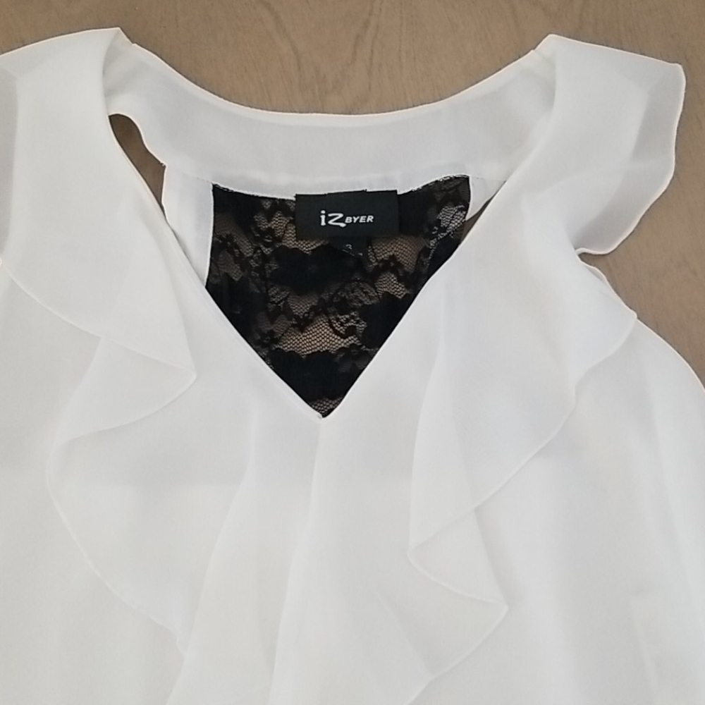Iz Byer Ruffled blouse - Picture 2 of 3